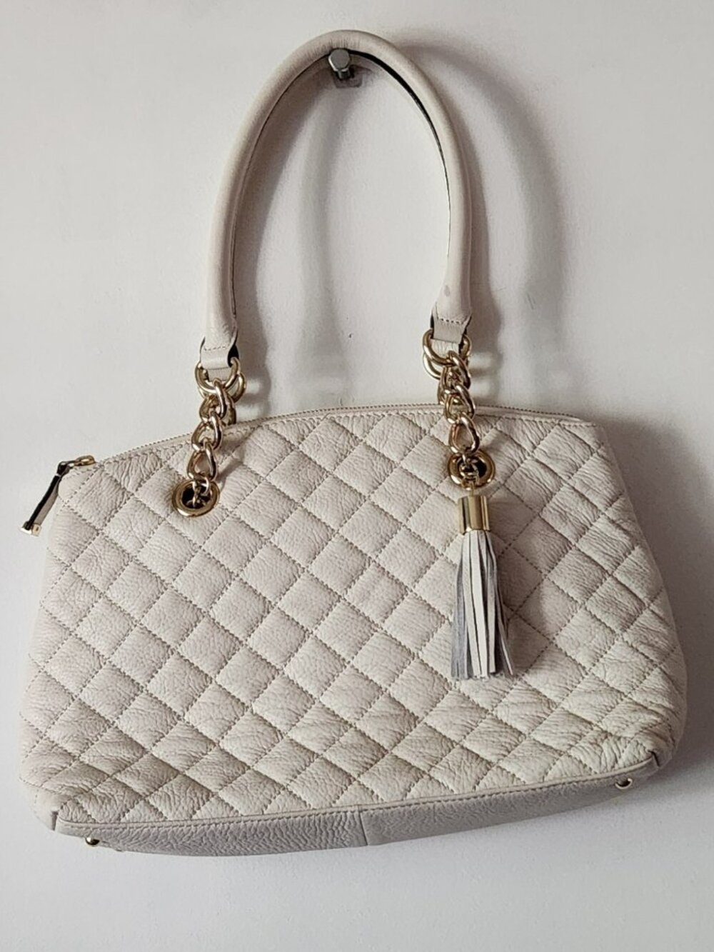 Calvin Klein quilted leather shoulder bag ivory GUC